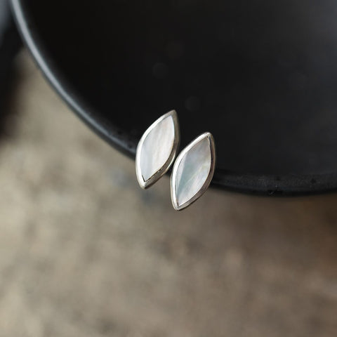Epoch Studs-mother of pearl