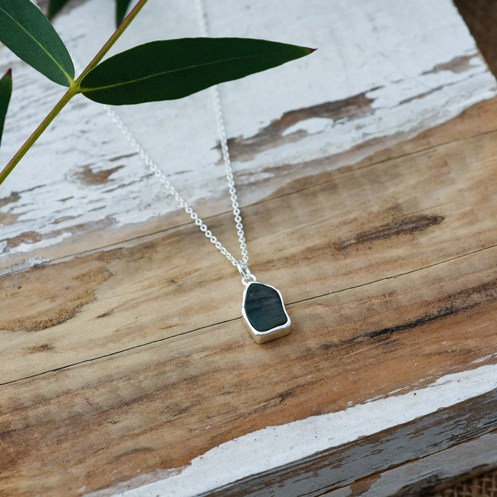 stone fleck necklace-labradorite