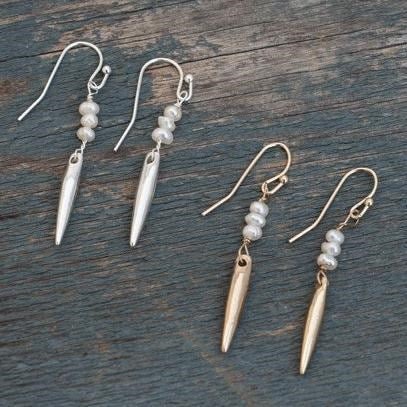 altruism earrings-white pearl