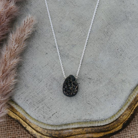 cosmos necklace-black