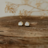fleck studs-mother of pearl