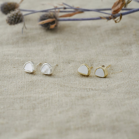 fleck studs-mother of pearl