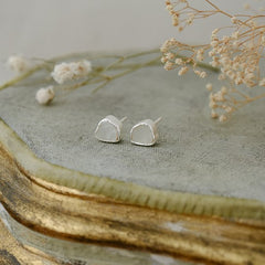fleck studs-mother of pearl