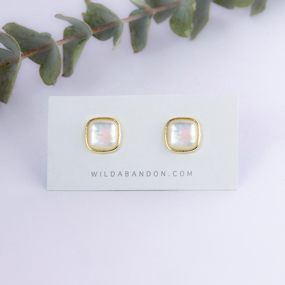 pandora studs-white pearl