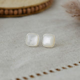 pandora studs-white pearl