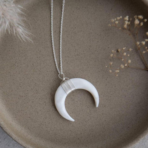 luna necklace-white shell