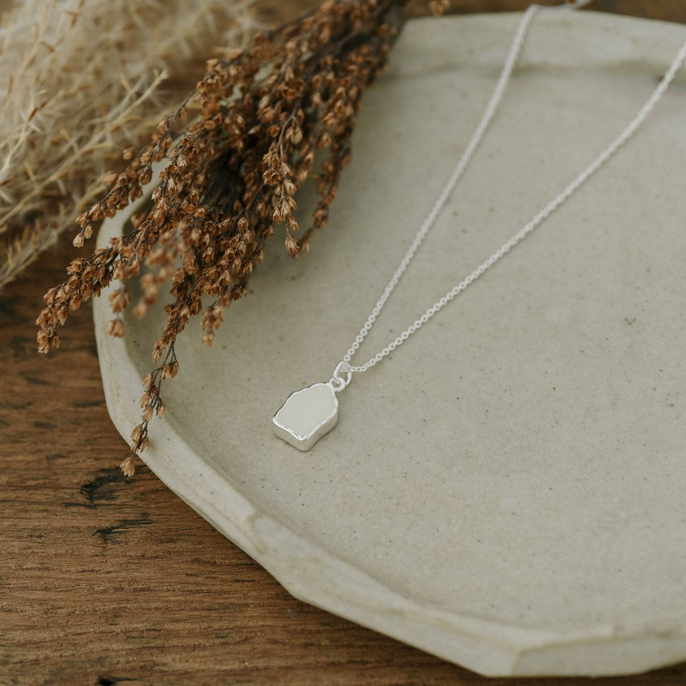 stone fleck necklace-mother of pearl